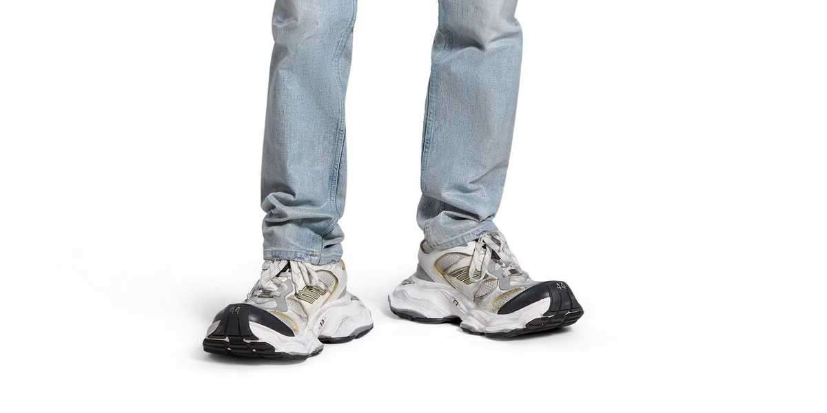 Balenciaga Shoes Outlet loves a crushed veet cargo pant