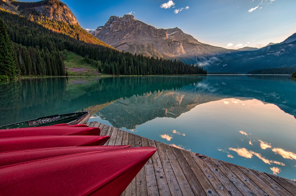 The Ultimate Guide to the Lake Louise Shuttle: Everything You Need to Know | by Jumpertours | Apr, 2025 | Medium