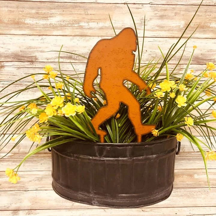 Yard Art That Lasts: Why Metal Yard Stakes Are a Must-Have for Garden Decor | by Iron Owl Home | Jul, 2025 | Medium